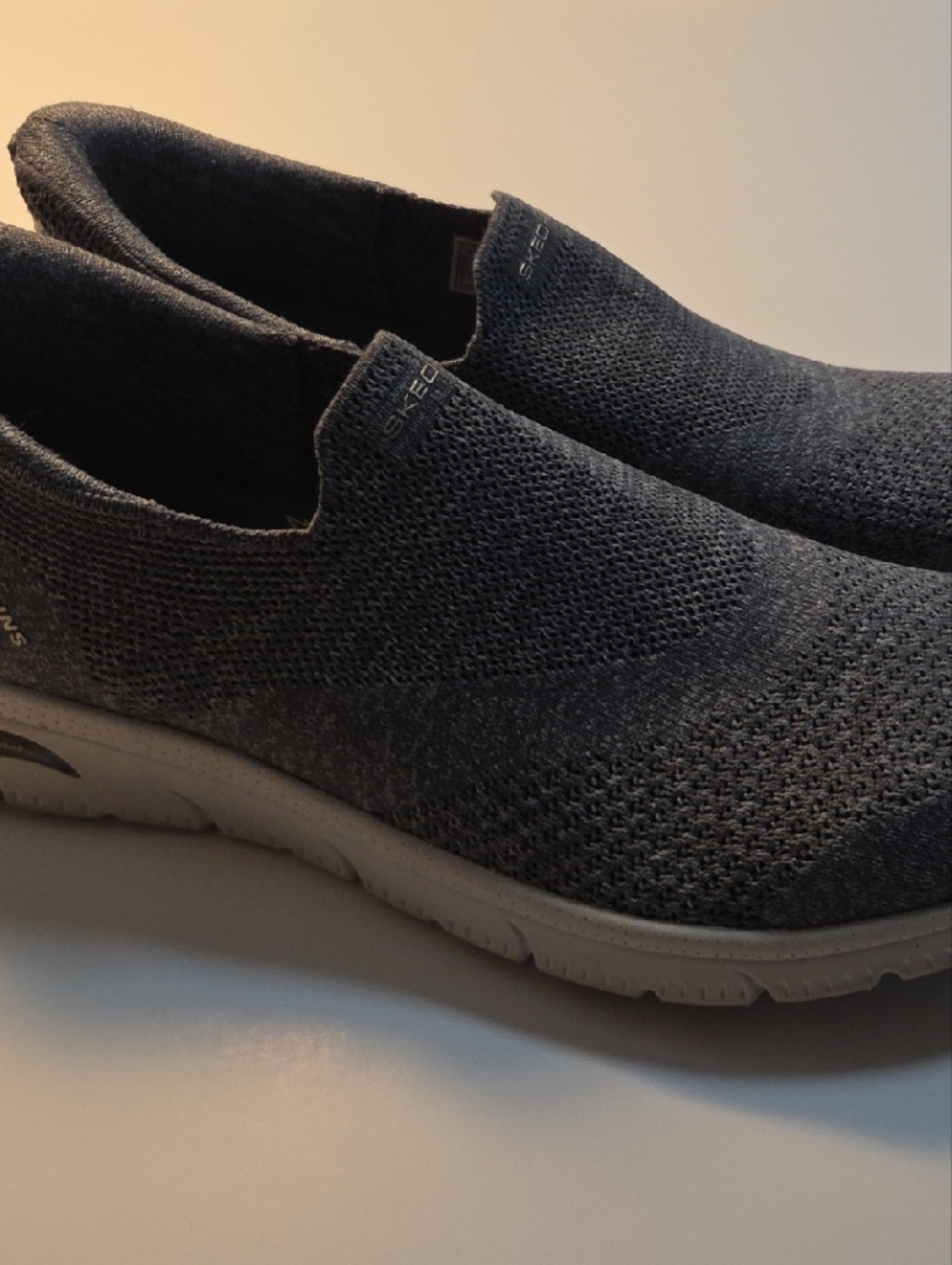 NEW CONDITION Skechers Women's Slip-On Knit Sneakers in Charcoal Gray